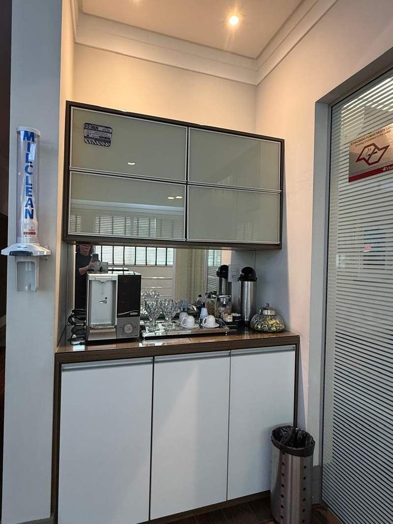 Café e biscoitos para os pacientes · Cozinha para os profissionais e funcionários